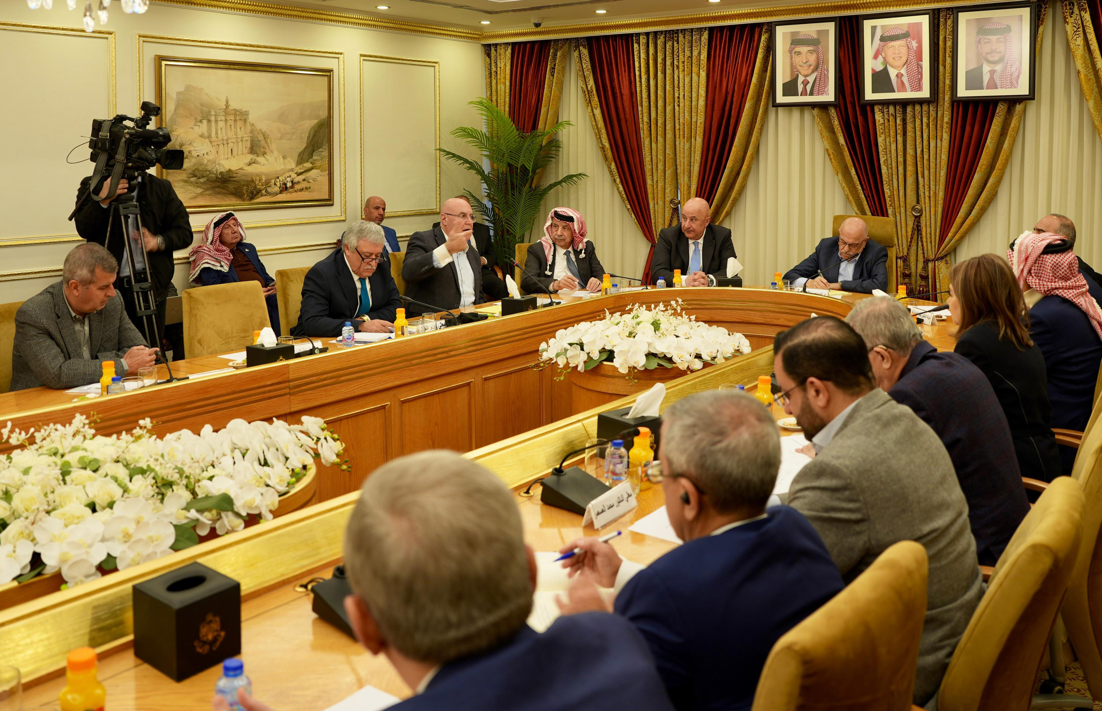 مالية الأعيان تطلع على الإجراءات الحكومية في ظل الأوضاع الراهنة