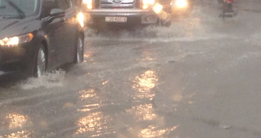 محافظ عجلون: ضرورة معالجة تجمع مياه الأمطار حول مركز صحي عبين