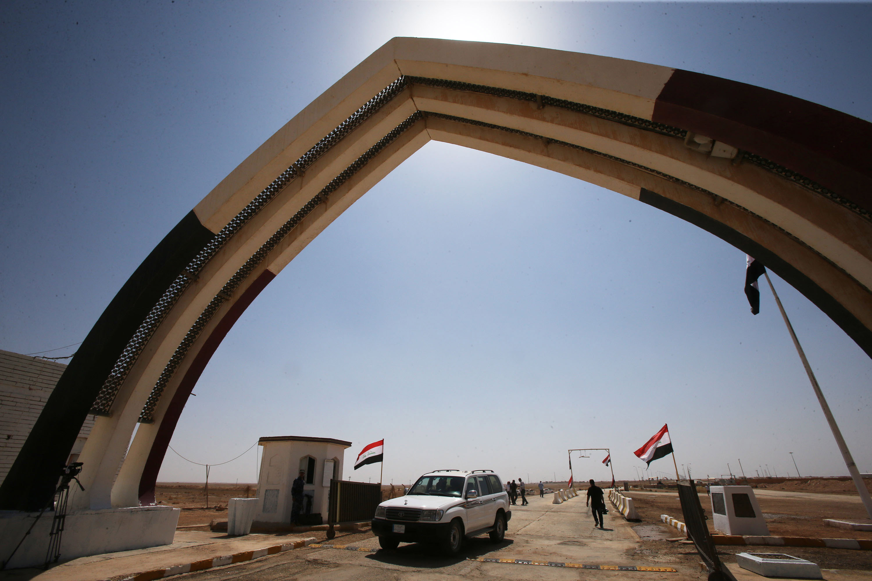 العراق: بدء نقل وإجلاء عالقين عبر منفذ طريبيل الحدودي مع الأردن