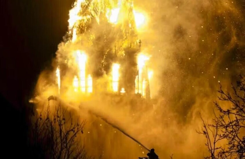 حريق يدمر كنيسة عمرها 150 عاماً في أمستردام