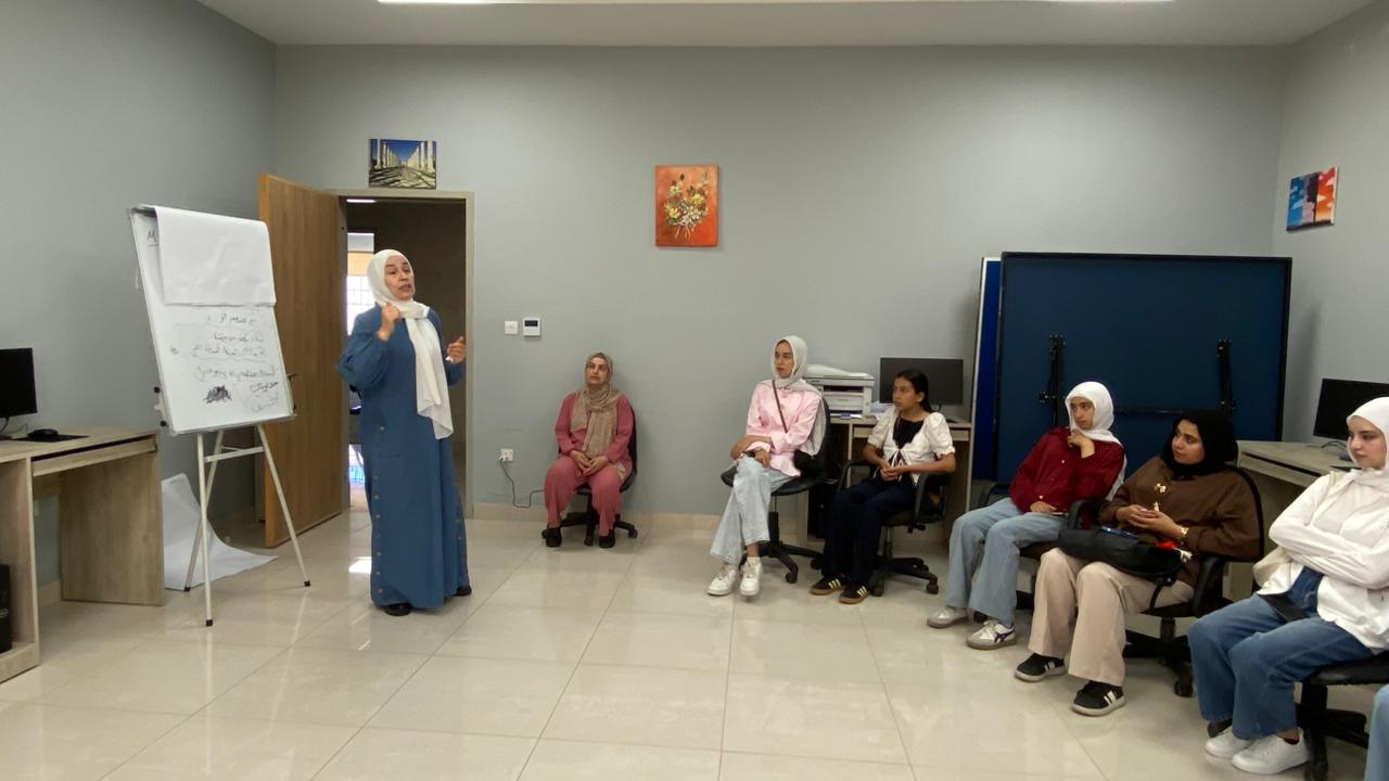 مركز شابات جرش ينفذ نشاطاً تعريفياً حول نوادي البحث عن عمل