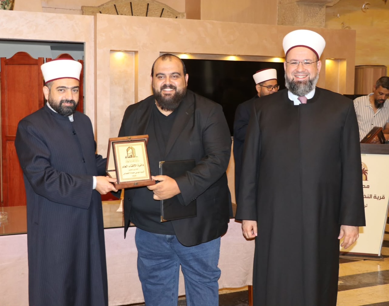 القصاص يحصد المركز الاول في جائزة الموظف المتميز بدائرة الإفتاء