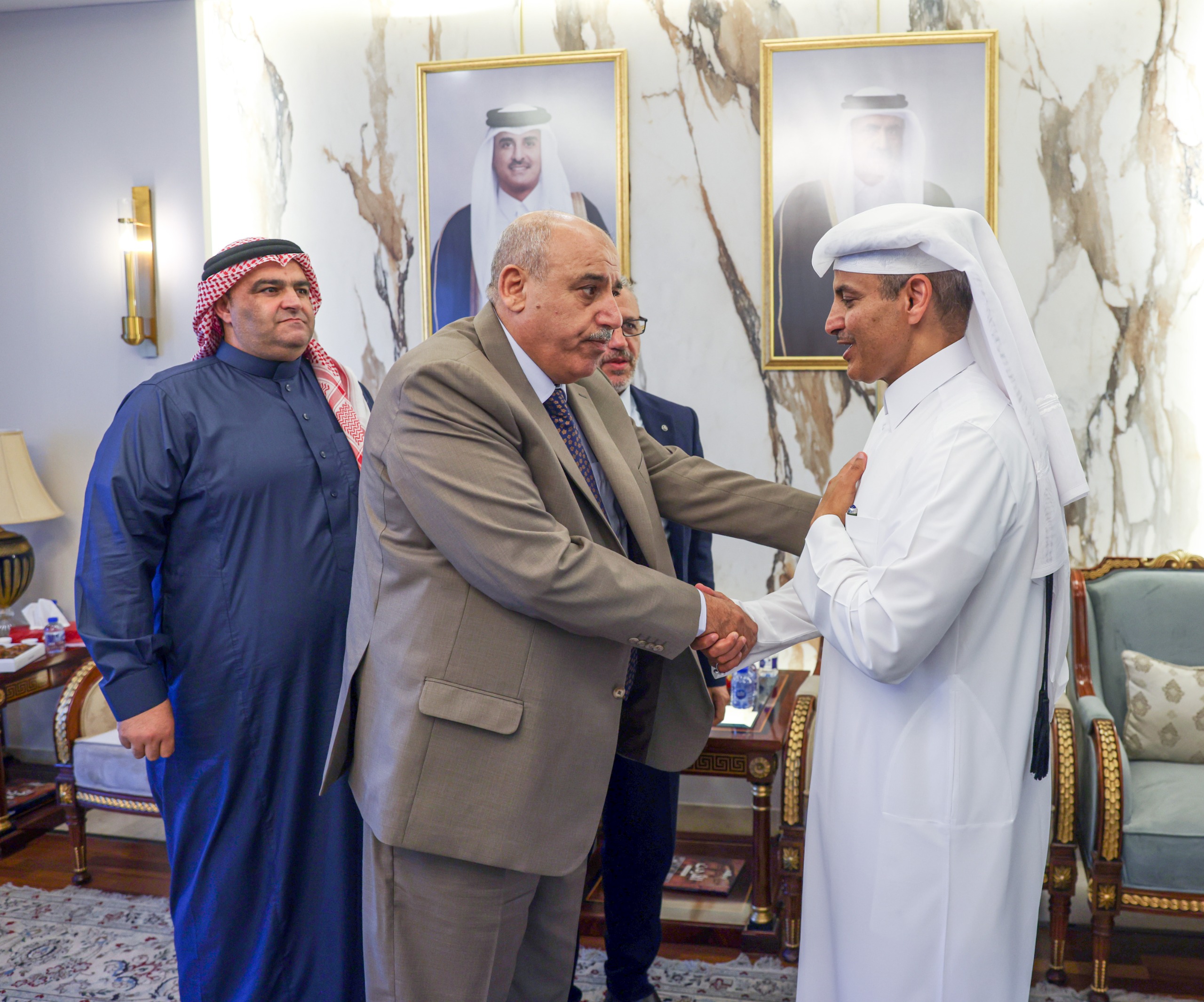 القاضي يزور السفارة القطرية معزياً بوفاة الأمير الشيخ حمد بن خليفة آل ثاني