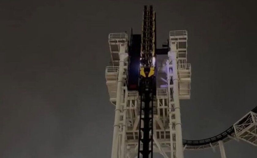 تكساس ..  راكبان يعلقان على ارتفاع شاهق لمدة ساعة بعد تعطل لعبة أفعوانية 