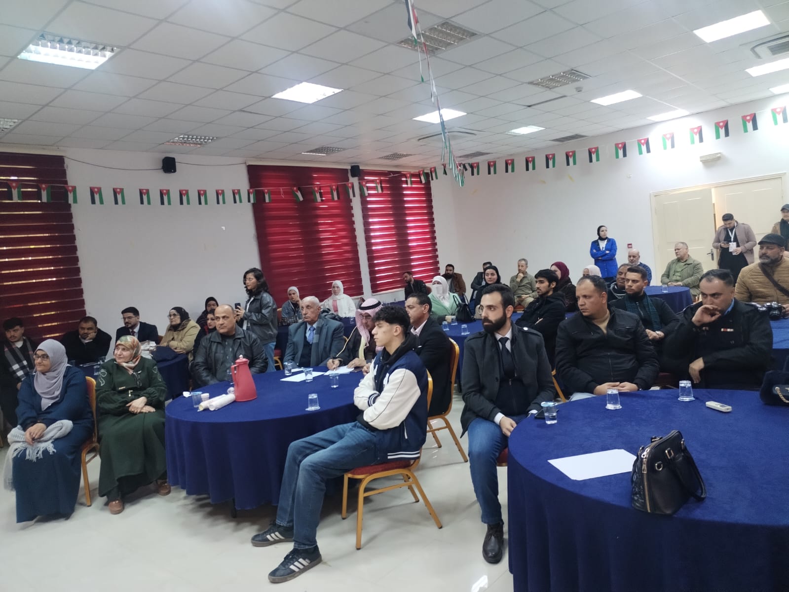 مركز شابات المزار الشمالي ينفذ جلسة حوارية حول دور الشباب في تعزيز الهوية الوطنية