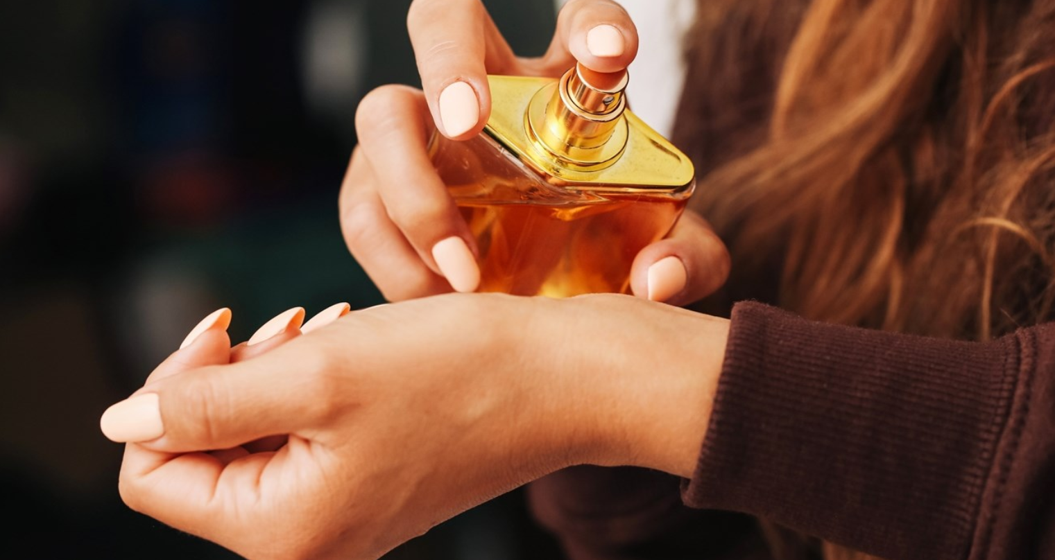 تكديس العطور ..  أحدث صيحات الجمال لعاشقات الروائح الفريدة