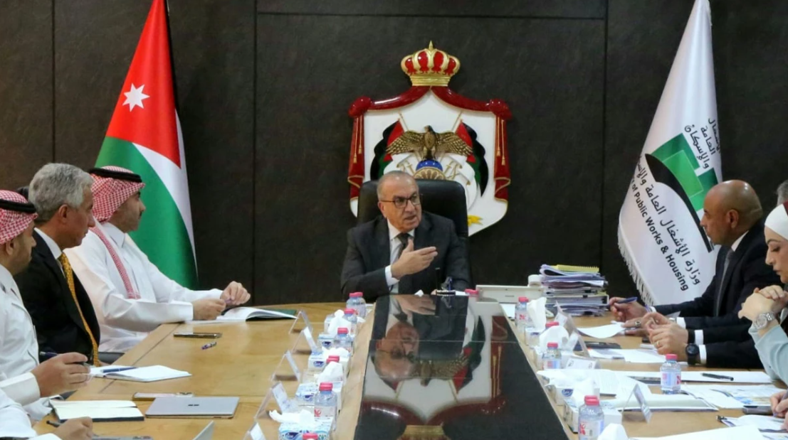 وزير الأشغال يبحث مع وفد السعودي للتنمية المشاريع الممولة من الصندوق