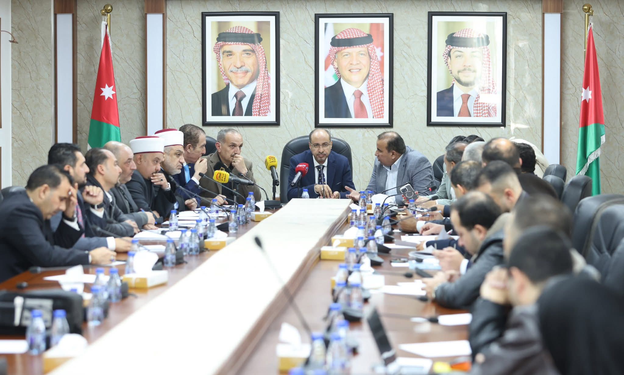 المالية النيابية تناقش تقرير المحاسبة المتعلق بوزارة الأوقاف ودائرة قاضي القضاة