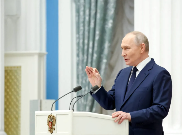 بوتين يبعث رسالة تهنئة لترامب في عيد الميلاد 