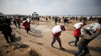مجزرة إسرائيلية باستهداف آلاف الغزيين المنتظرين للمساعدات