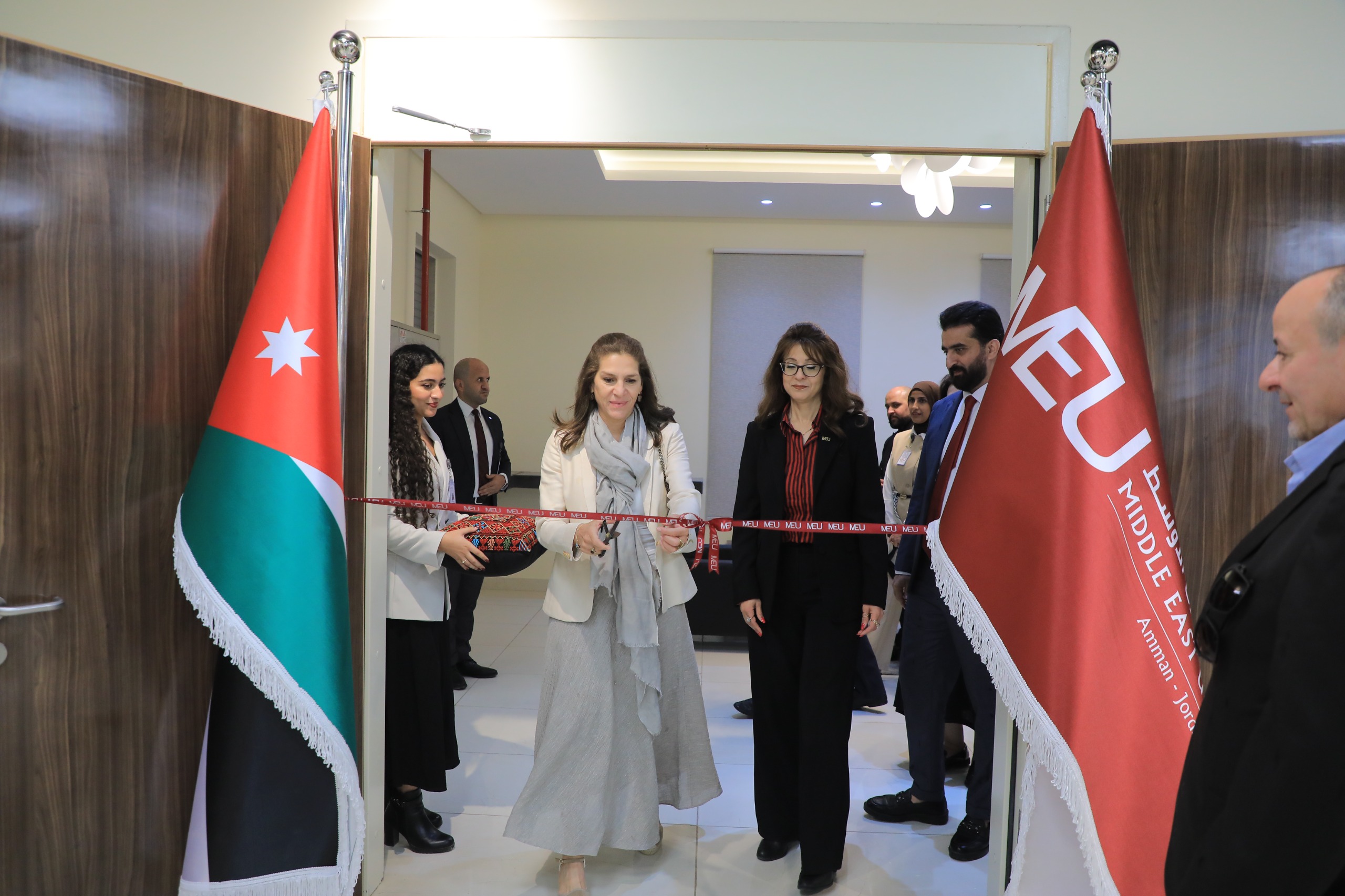 افتتاح معرض بيت الفن الدائم في جامعة الشرق الأوسط 