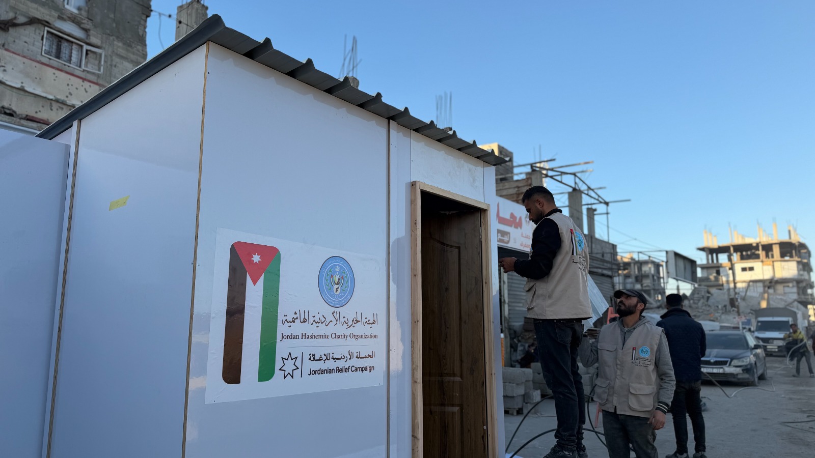 الهيئة الخيرية الهاشمية تبدأ بتصنيع وتجهيز وتوزيع كرفانات في غزة 