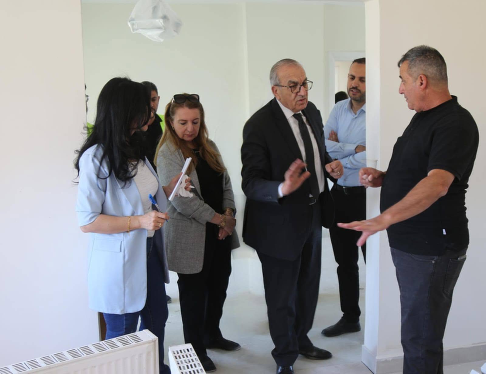 أبو السمن ونمروقة يتفقدان صيانة السكن الوظيفي لموظفي الخارجية