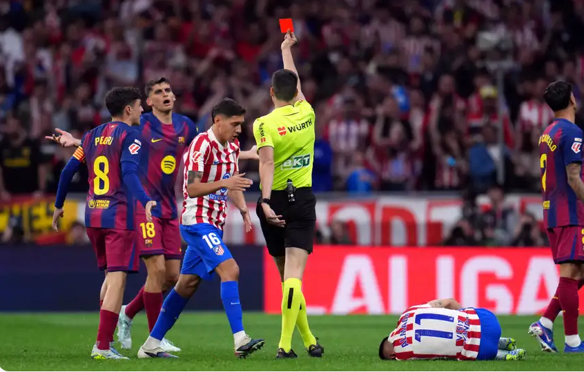 قناة ريال مدريد: هناك يد خفية تتلاعب بالليجا لمجاملة برشلونة