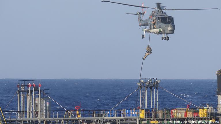 مجلس الأمن يمدد التفويض بتفتيش السفن قبالة سواحل ليبيا 