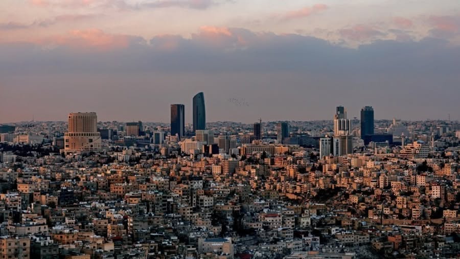 طقس معتدل الأحد وانخفاض ملموس الثلاثاء