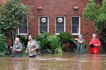 فيضانات تهدد الأستراليين وأوامر بإخلاء المنازل في سيدني