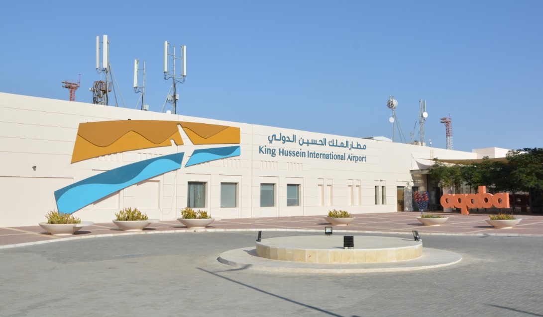 Image:طائرة سياحية عارضة من التشيك تحط في مطار الملك الحسين