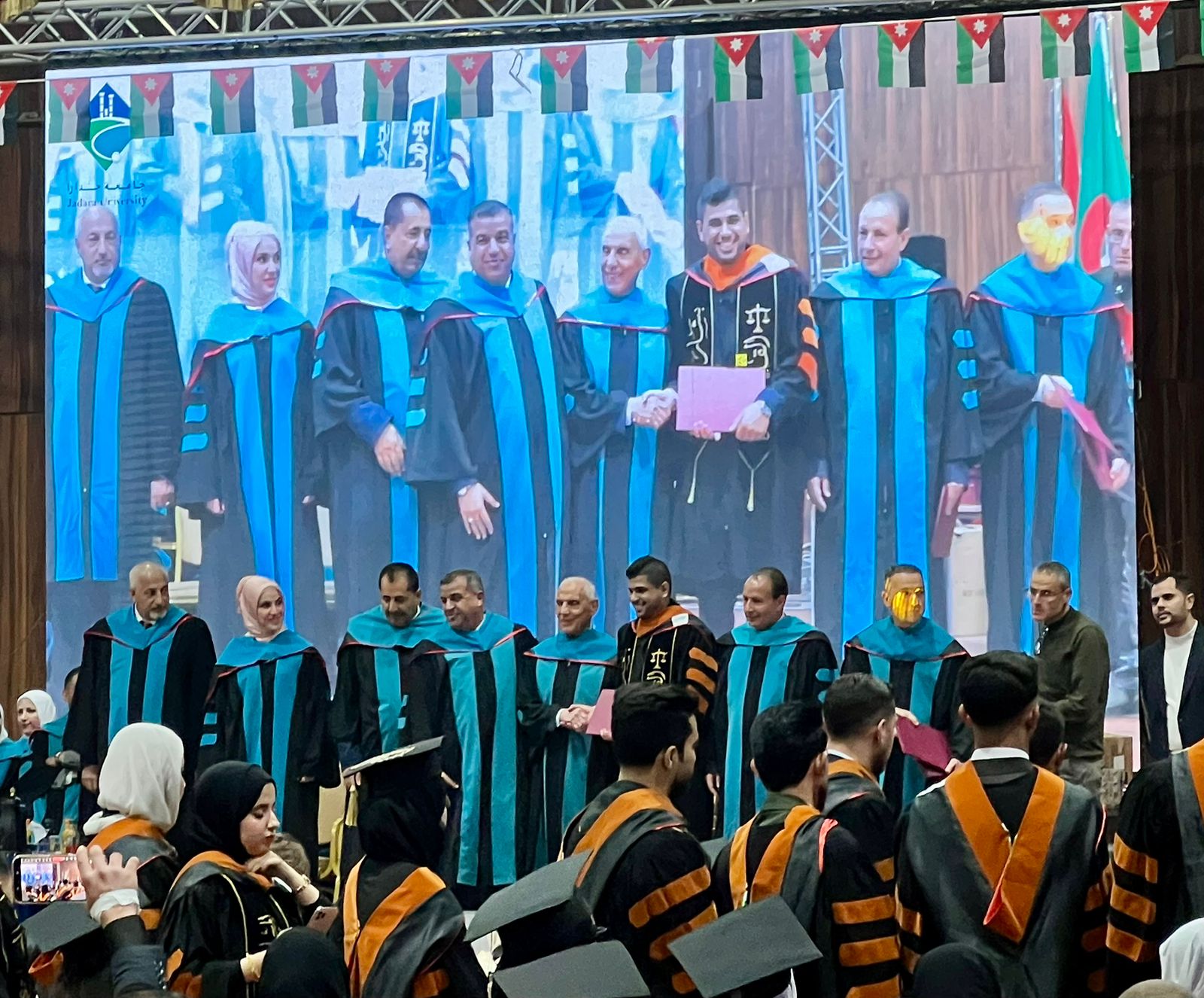 بشار نجل العميد المتقاعد ماهر العموش يحصل على بكالوريوس القانون