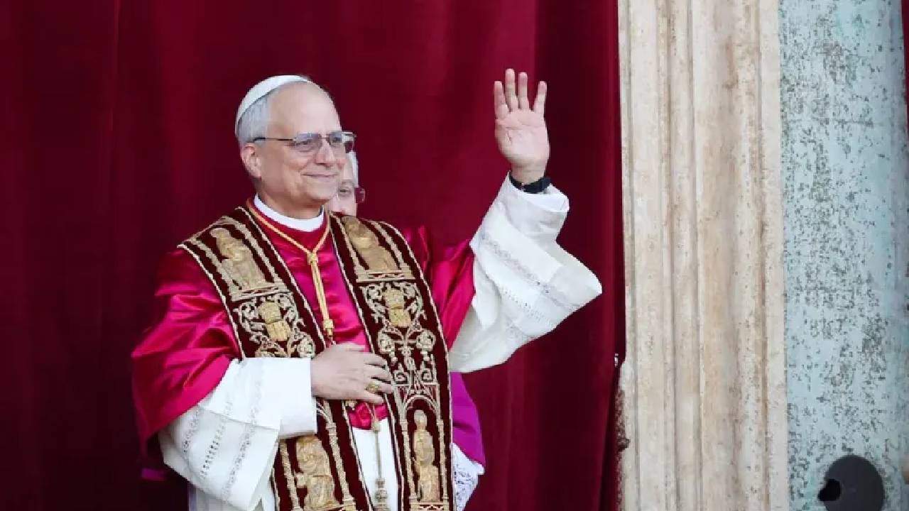 البابا يحض روسيا وأوكرانيا على الشجاعة للدخول في حوار مباشر