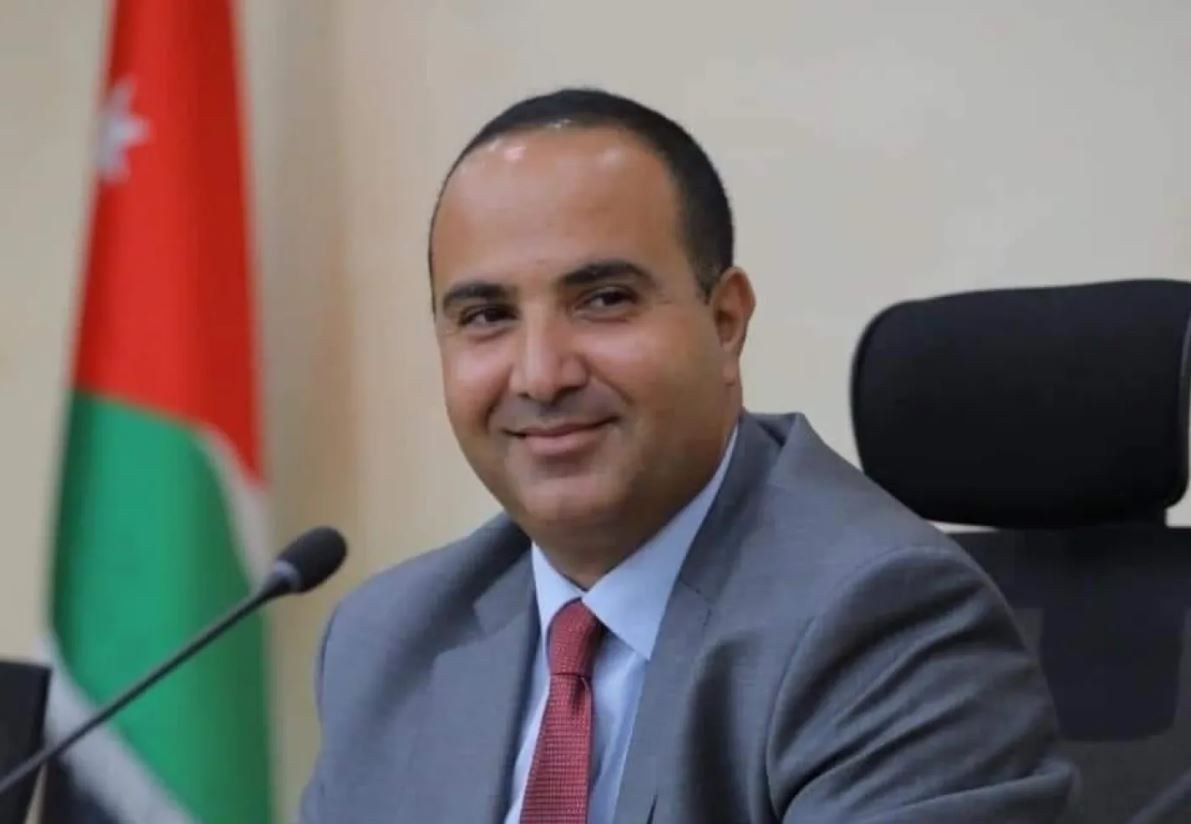 فريج يشكر محاميه بعد قضية النائب الرياطي