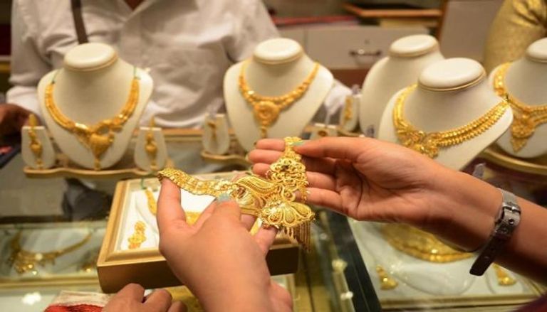 انخفاض أسعار الذهب محلياً 3.10 دنانير وغرام عيار 21 عند 96.4