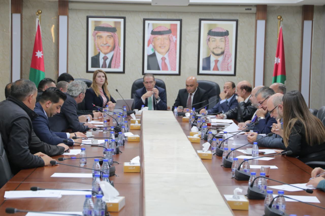 الميثاق والصحة النيابيتان تبحثان توصيات الحزب لتعزيز السياسات الصحية