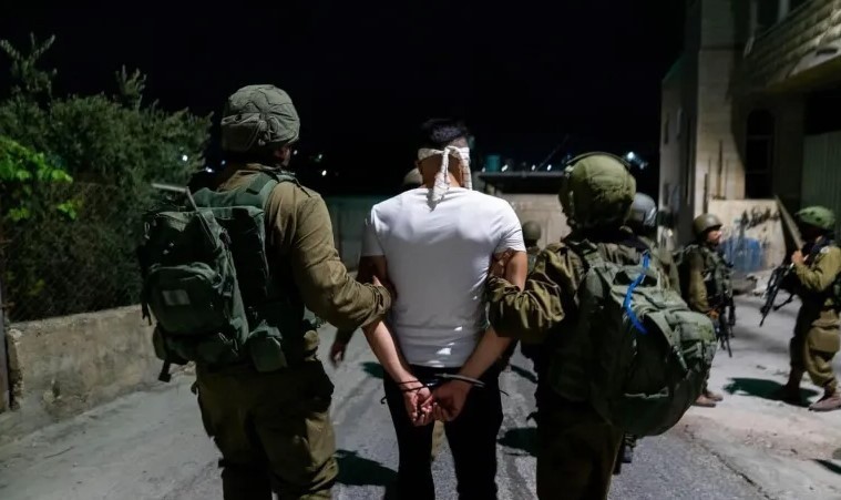 الاحتلال يعتقل 15 فلسطينيا في الضفة الغربية