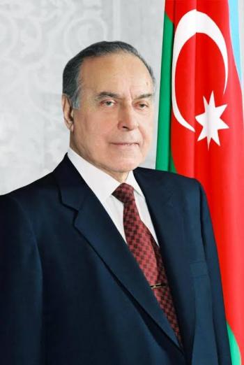 السفارة الأذربيجانية تحيي ذكرى ميلاد الرئيس الراحل حيدر علييف 