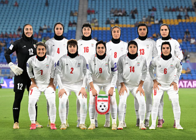 ترامب يدعو أستراليا إلى عدم قبول لجوء لاعبات منتخب إيران 