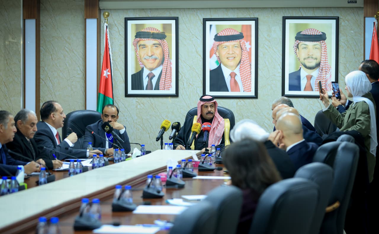 النقل النيابية تستمع لمطالب مكاتب السيارات السياحية وتتعهد بمتابعتها