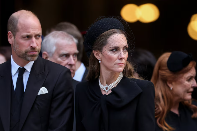 قصر كنزنجتون: الامير وليام والأميرة كيت يشعران بقلق بالغ 