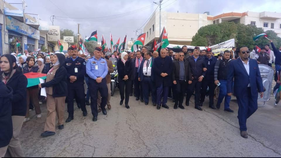 مديرية تربية لواء قصبة مادبا تنظم مسيرة بمناسبة عيد ميلاد الملك