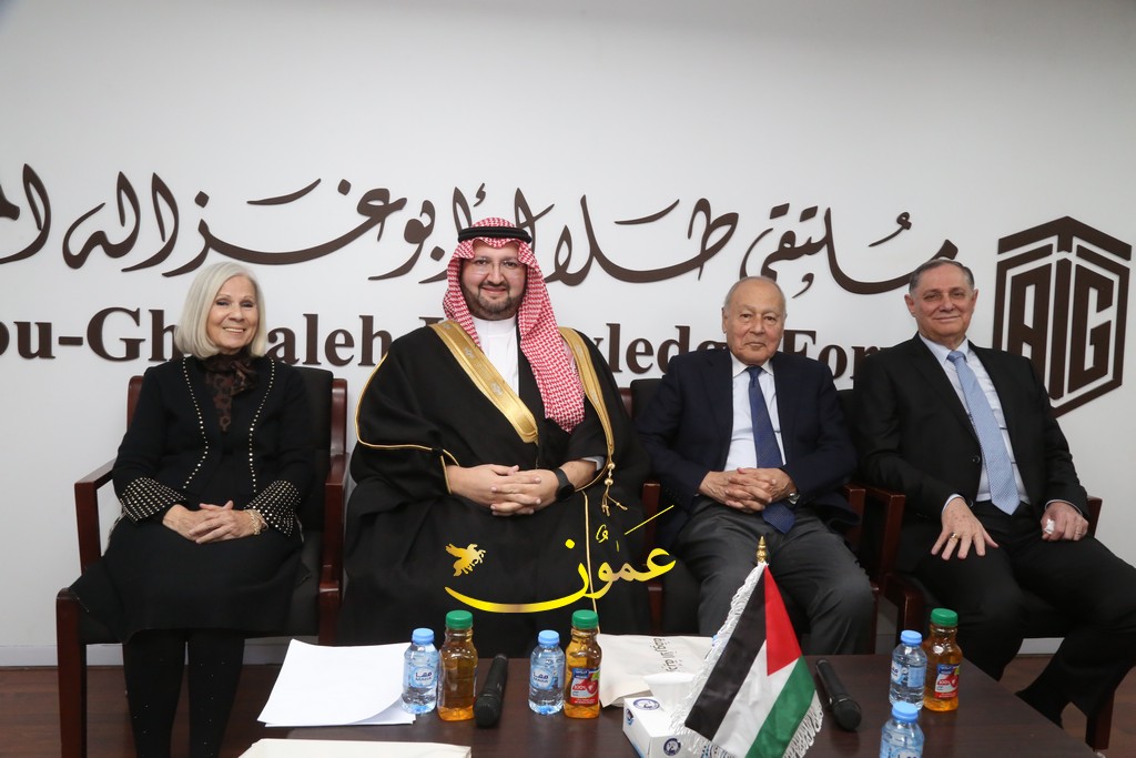 إشهار كتاب «سردية الأروقة» للدكتورة هيفاء أبو غزالة (صور)