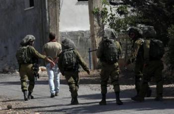 الاحتلال يعتقل 40 فلسطينيا من الضفة