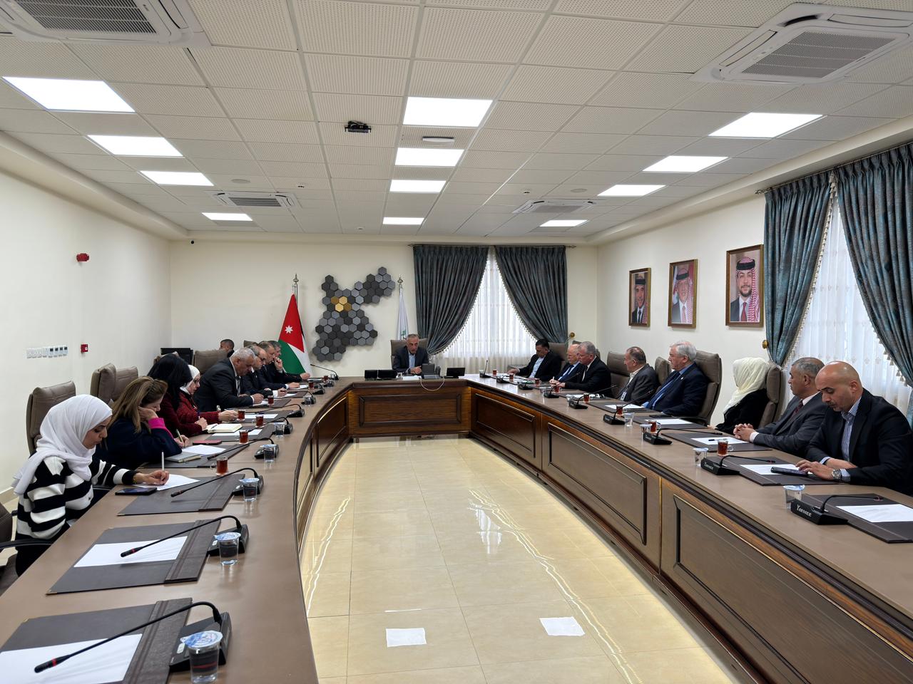 محافظ العاصمة يلتقي وفد جمعية عَون الثقافية الوطنية