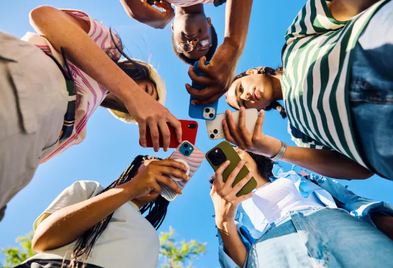 استخدام الأطفال لوسائل التواصل يرتبط بمخاطر نفسية وسلوكية