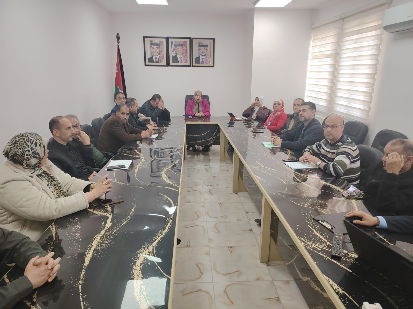 الشطناوي تجتمع برؤساء الأقسام في تربية بني كنانة