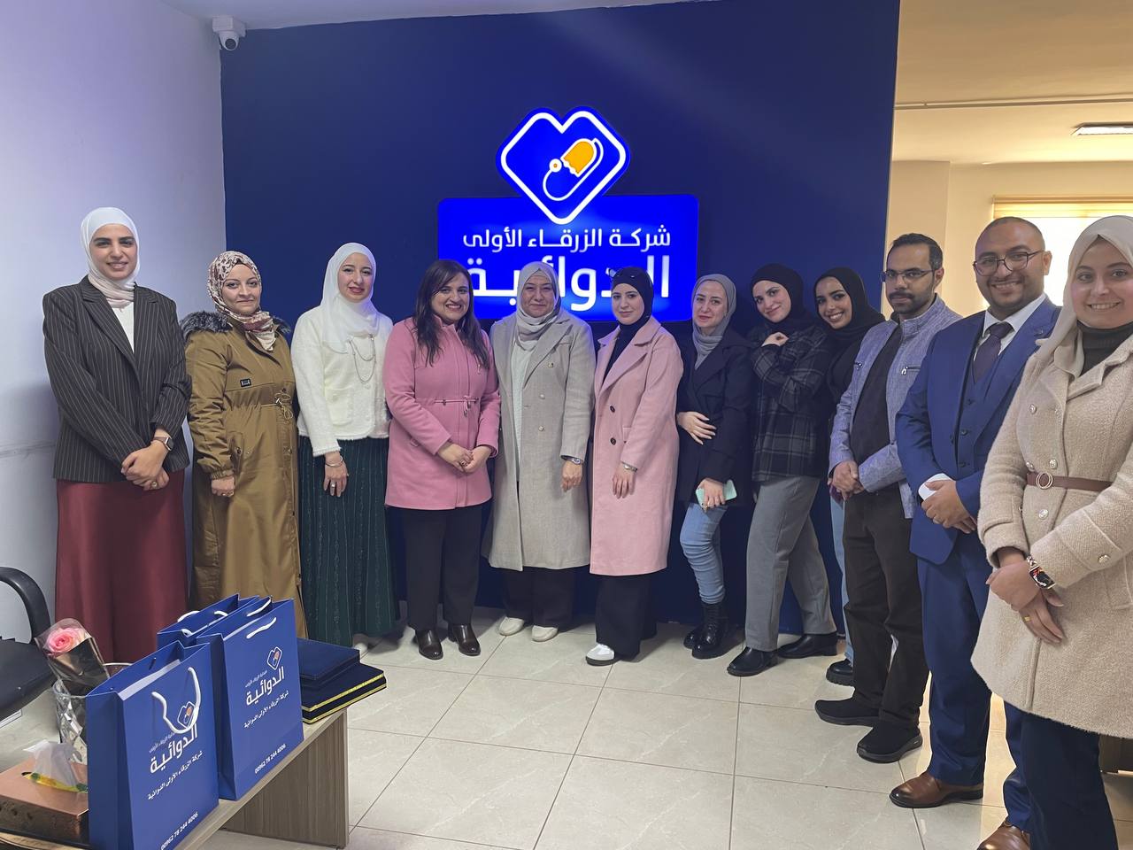 جامعة الزرقاء تنظم زيارة ميدانية إلى ادارة شركة الزرقاء الاولى الدوائية 