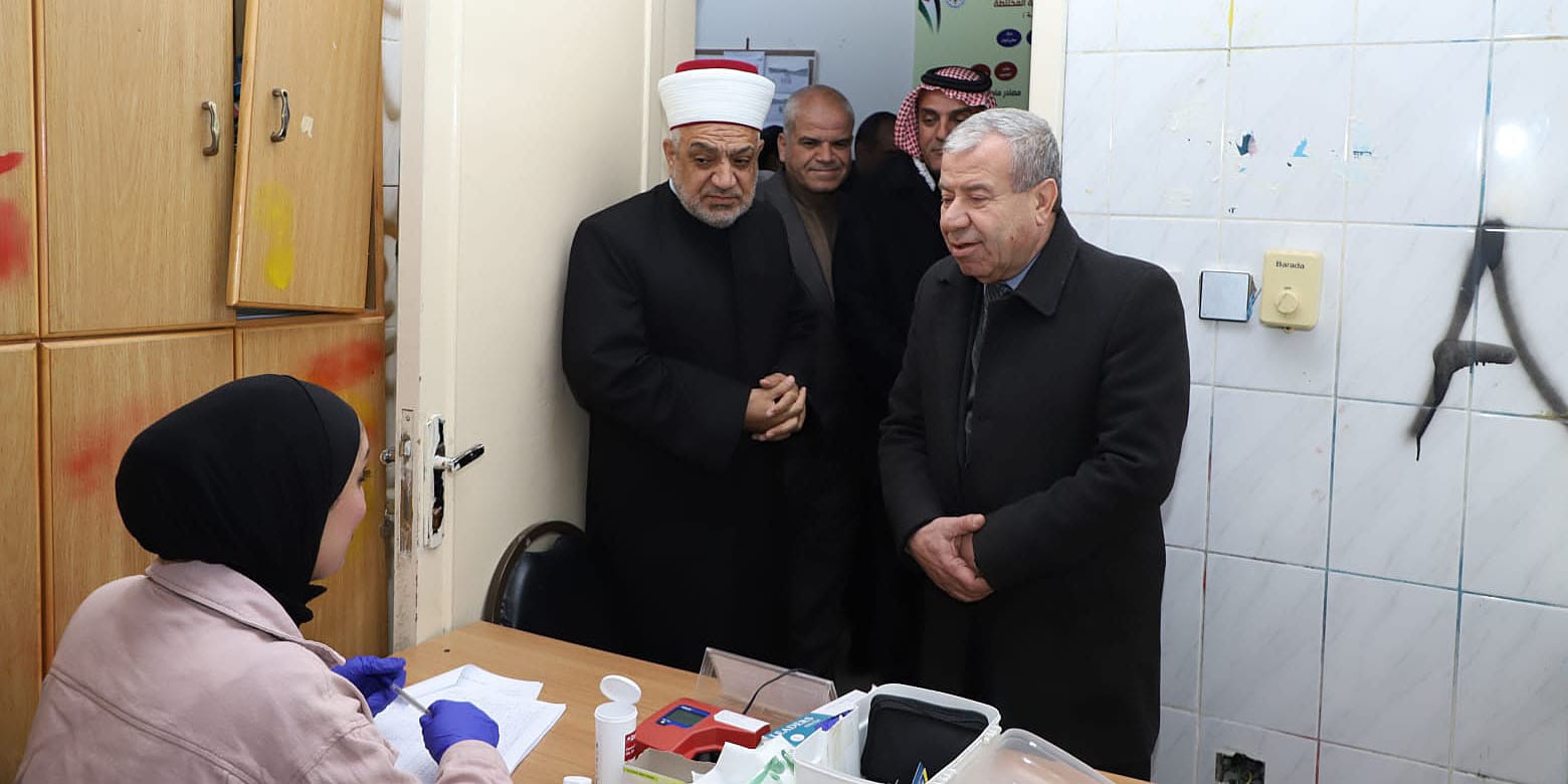 مستشفى المقاصد يعالج 453 مريضاً في يوم طبي مجاني بلواء ذيبان