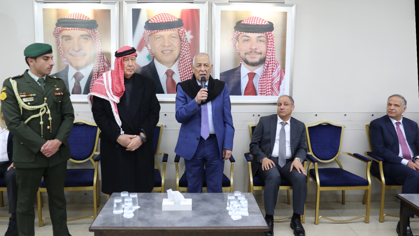 مندوبا عن الملك وولي العهد ..  العيسوي يعزي النوايسة والطراونة