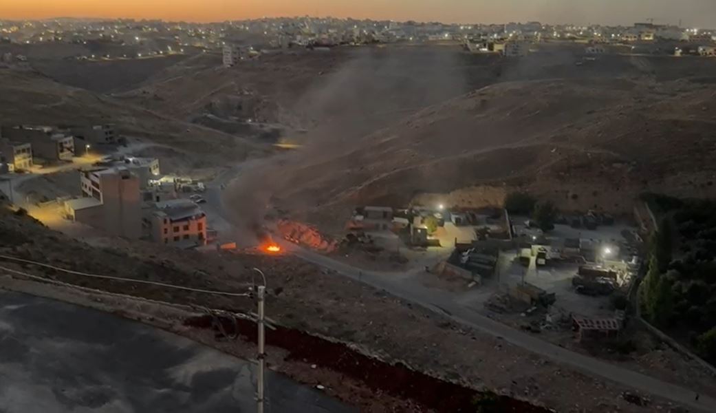 سكان حي الروابي يطالبون بسرعة ترحيل مستودعات الغاز ويحذرون من خطورتها