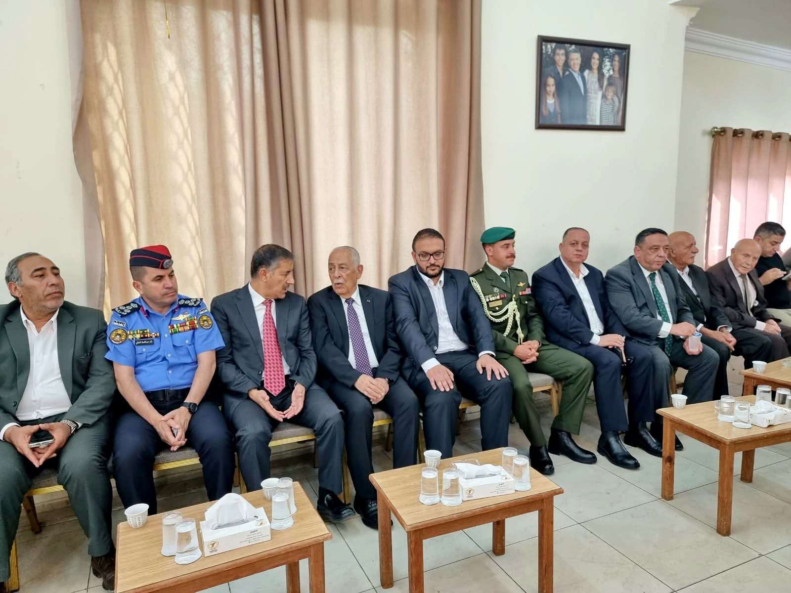 مندوب الملك وولي العهد العيسوي يعزي عشيرة المخامرة 