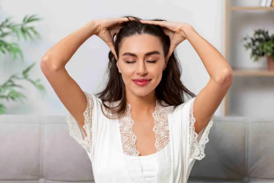 5 عادات صباحية مدعومة علمياً لنمو شعر صحي