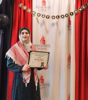 طالبة أردنية تفوز بجائزة أطروحة خريجي جامعة بريدج ووتر الأميركية
