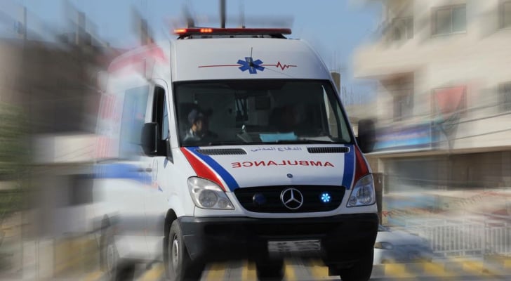 وفاتان و4 إصابات إثر حادث تدهور مركبة على الطريق الصحراوي