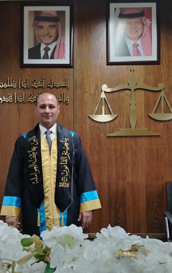 ثامر عاطف العواملة ..  مبارك الماجستير في القانون