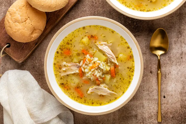 الطماطم أم الدجاج ..  أي حساء أفضل عند الإصابة بالمرض؟