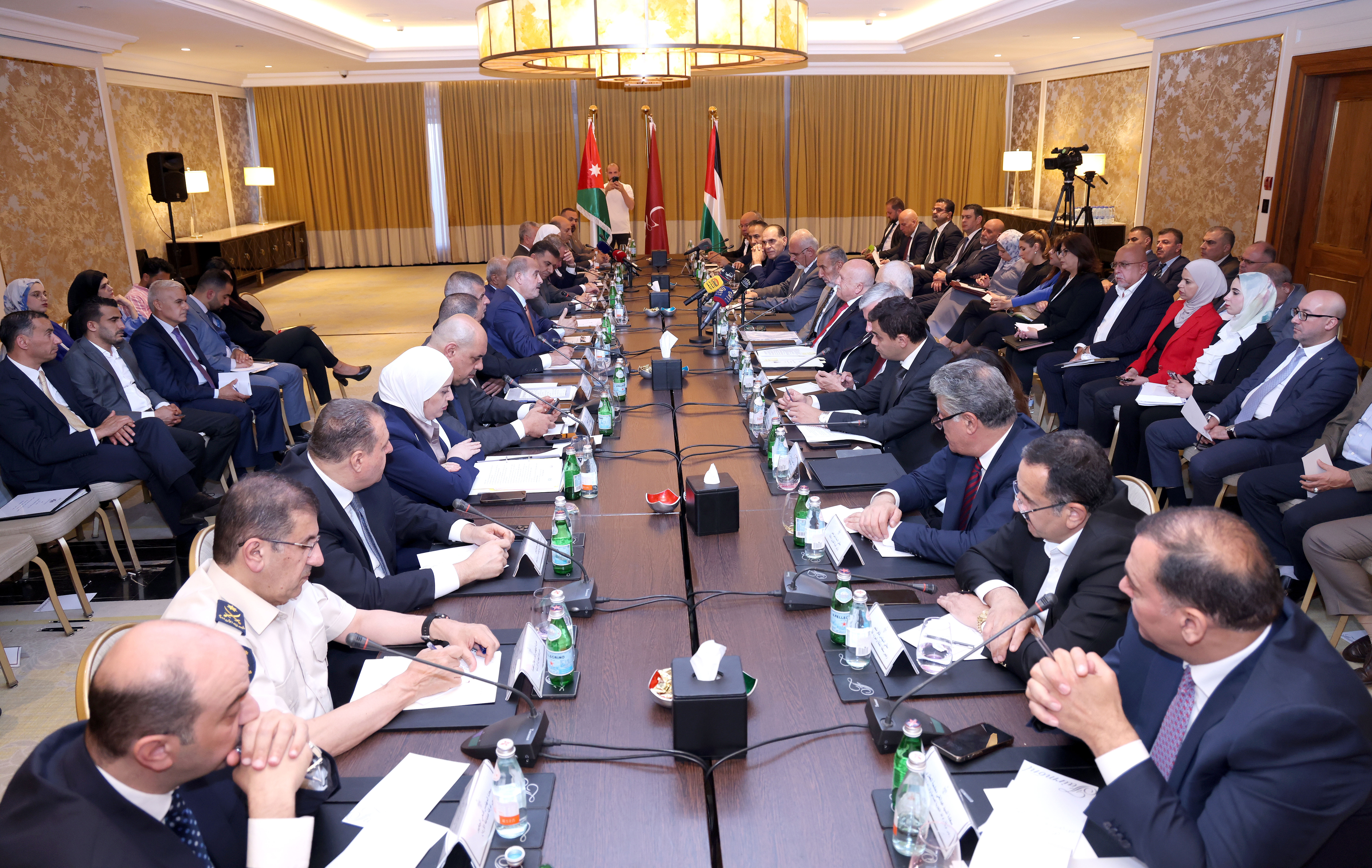 الأردن وفلسطين بصدد توقيع 14 اتفاقية ثنائية