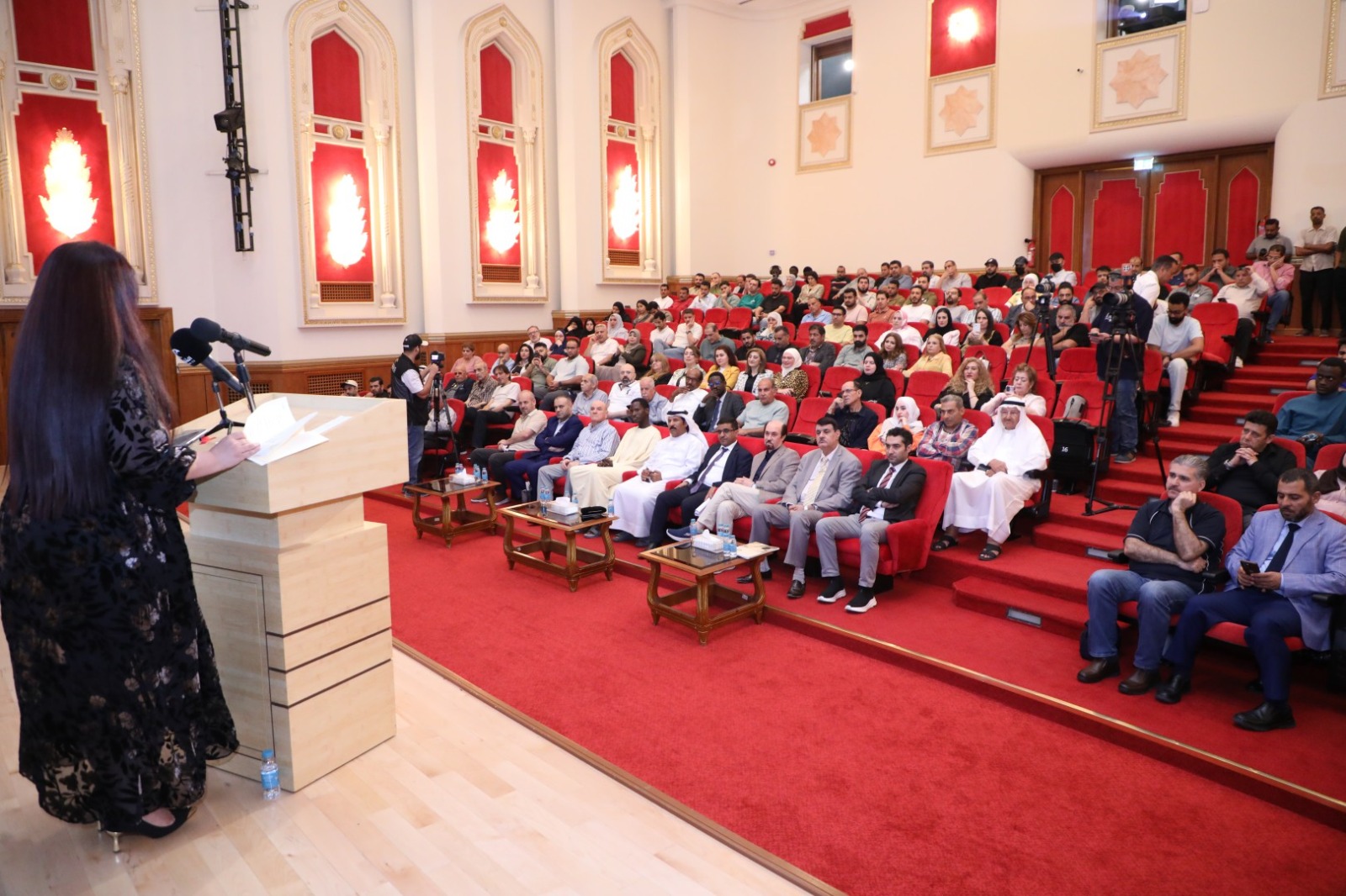 وجدانيات تعبق بالشوق والحنين في بيت الشعر 